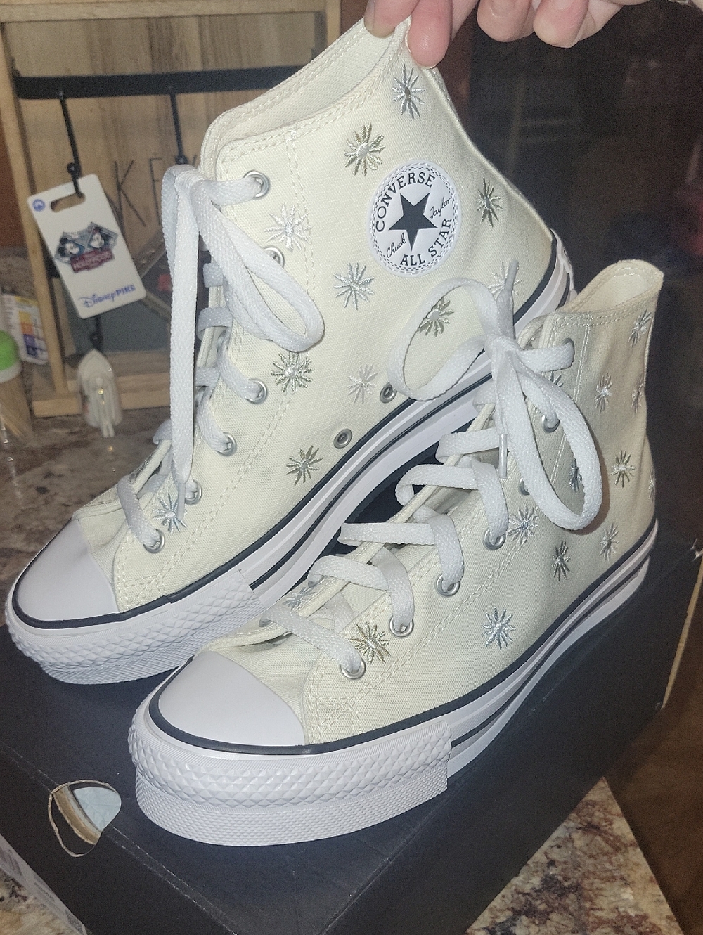 CONVERSE HIGHTOP CANVAS SNEAKERS~ KIDS Size 7 & WOMEN'S Size 8 1/2